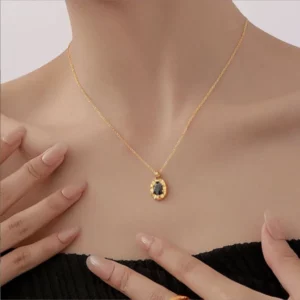 French Retro 18K Gold Simple Inlaid Natural Obsidian Stainless Steel Necklace Female Clavicle Chain